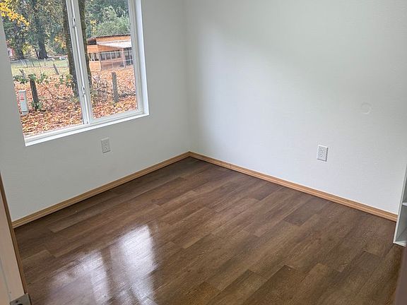 4th image of 88869-88879 Alder St #88869
