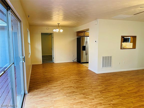 4th image of 248 Chalmer Dr