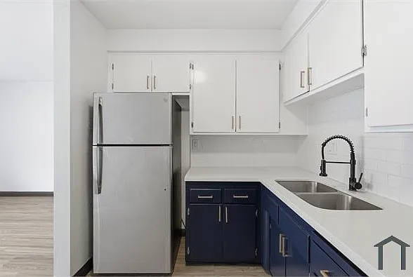 2301 S Ridgeley Dr #C — Photo 3