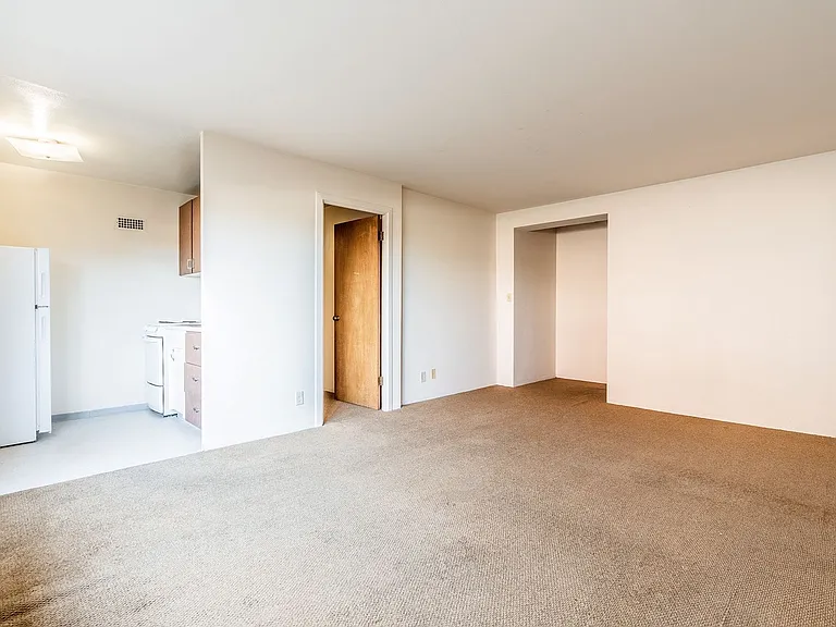 The Queensborough Apartments — Photo 22