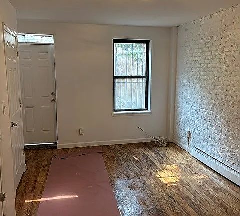 5th image of 308 Alexander Ave Floor 1