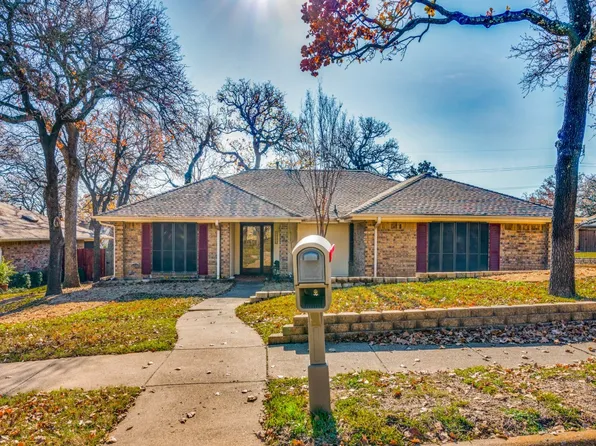 3000 Pecan Cir, Bedford, TX 76021