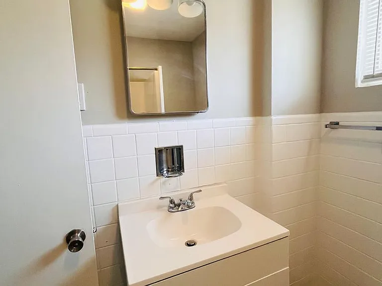 3261 University Pkwy #B — Photo 8