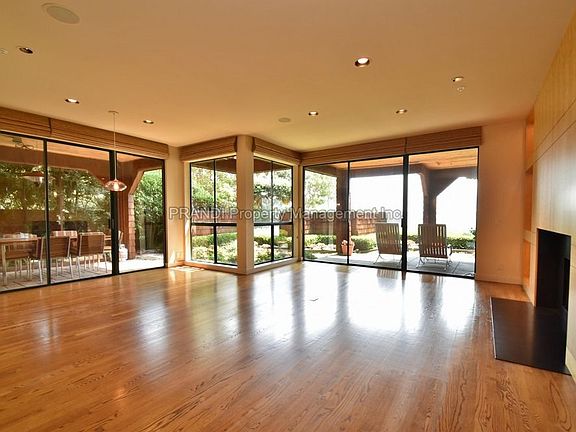 4th image of 411 Paradise Dr