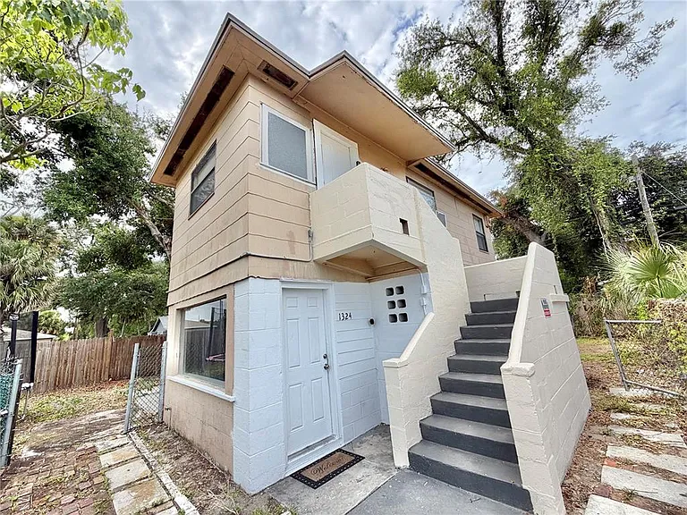 1320 18th Ave S — Photo 1