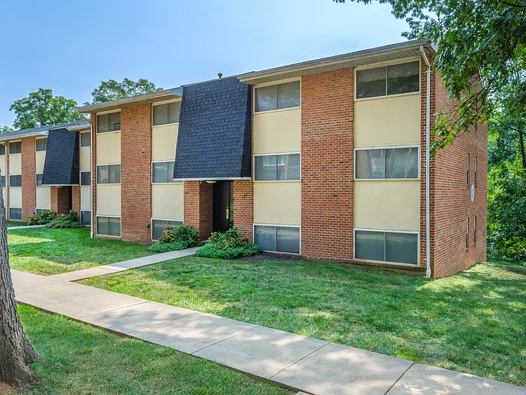 Hillside Apartments — Photo 14