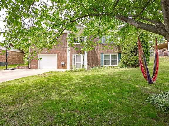 3rd image of 3330 Carrie Dr
