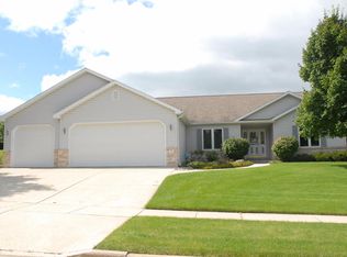 297 Indian Bend Rd, Burlington, WI 53105