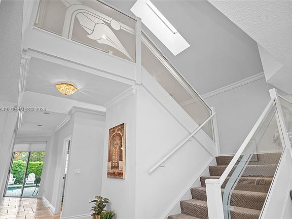 5th image of 7759 La Corniche Cir