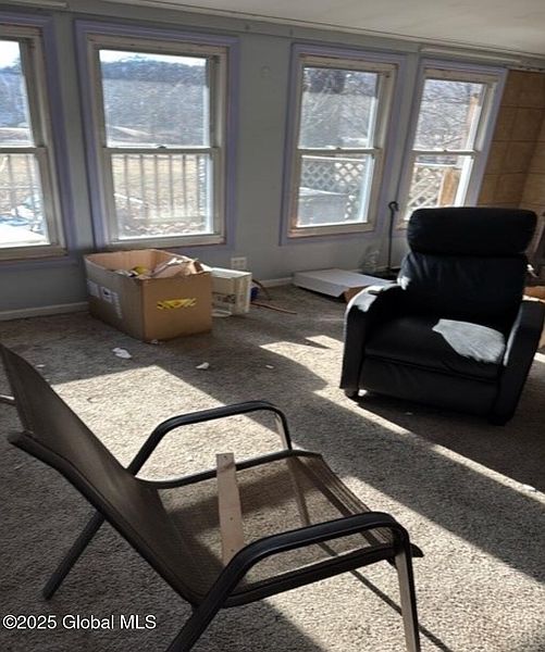 3rd image of 32 Beaverbrook Road