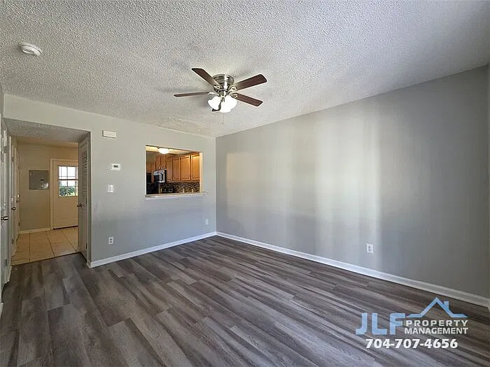 2 bed, 1.5 bath, 932 sqft, $1,250 — Photo 3