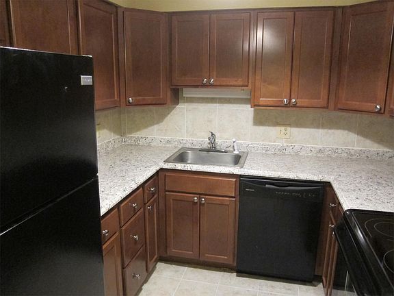 2nd image of 3827 Shenandoah Ave #B
