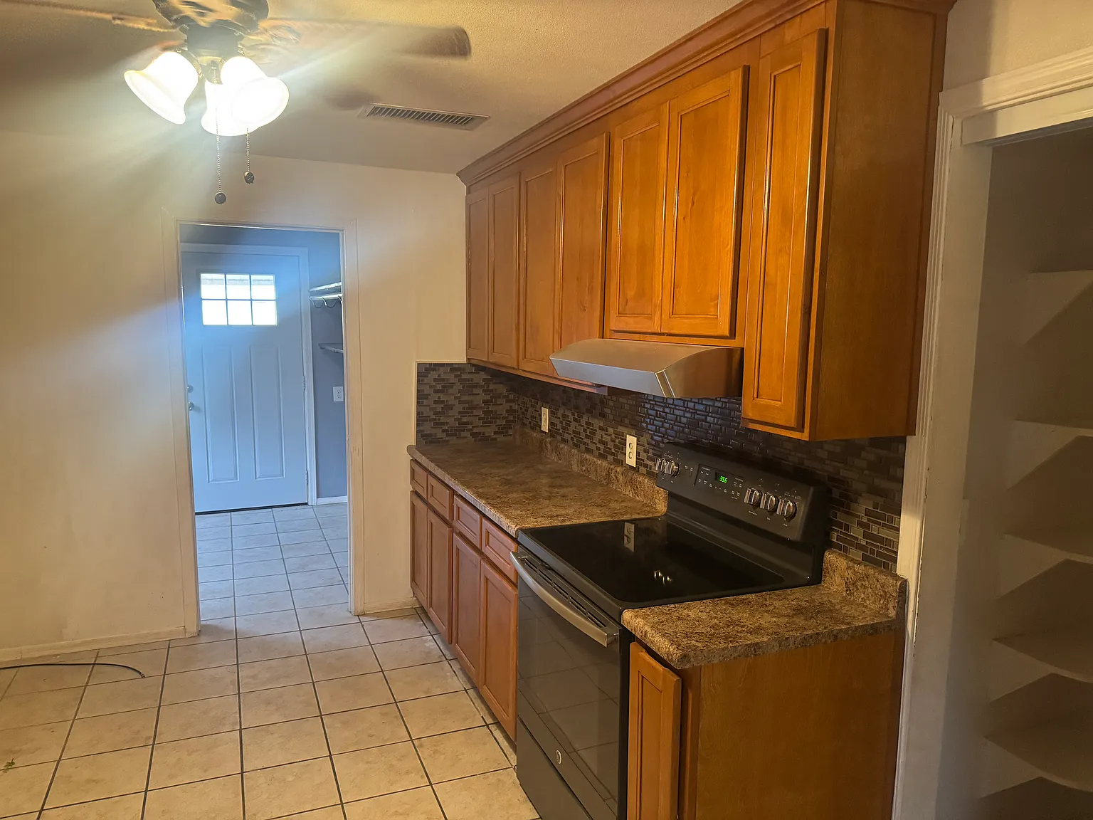 3 bed, 1670 sqft, $1,650 — Photo 2