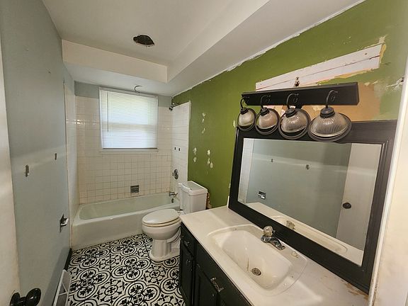 5th image of 6604 180th St