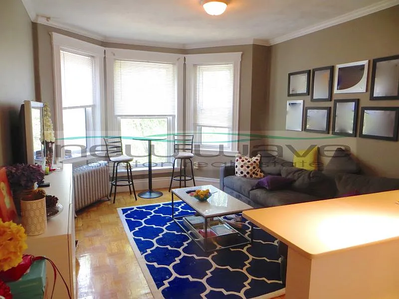 32 Queensberry St #12