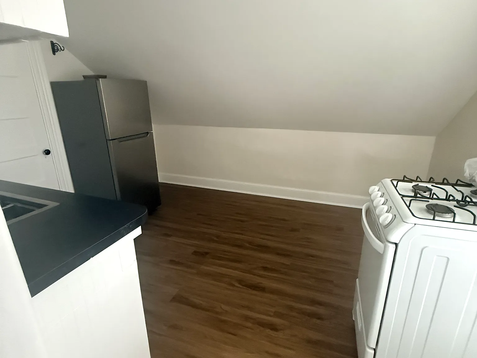 33 Colonial Ave — Photo 4