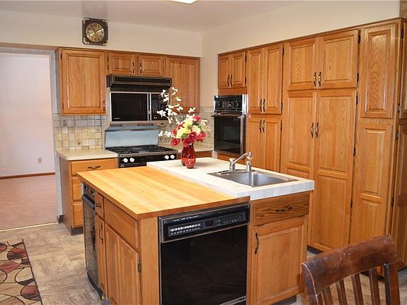 4th image of 5195 Hilltop Ln