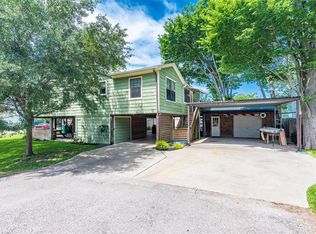 1024 Forest Rd, Clear Lake Shores, TX 77565
