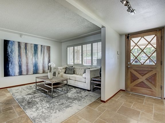 5th image of 612 E Loma Vista Dr