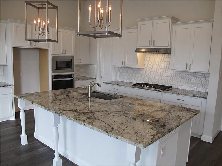 635 Spinnaker Loop — Photo 3