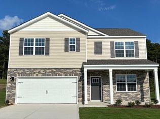 1067 Misty Creek Dr, Aberdeen, NC 28315