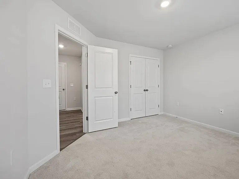 2427 Kasota Ln — Photo 13