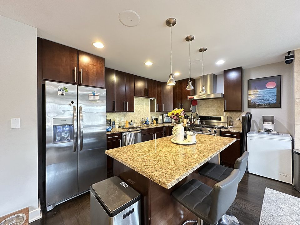 1st image of 907 N Damen Ave #3C