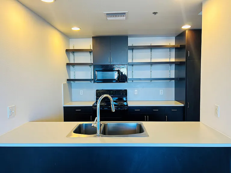 10 N Greenwood Ave — Photo 1