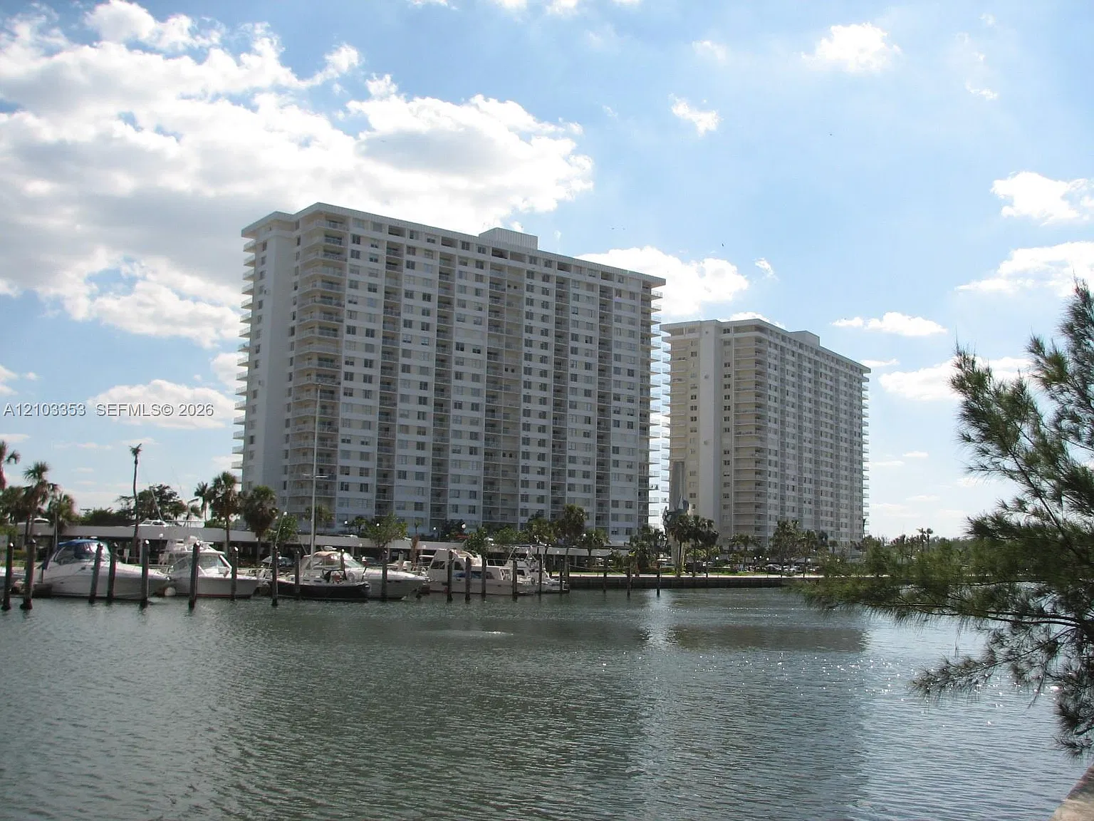 Arlen House Condo — Photo 1
