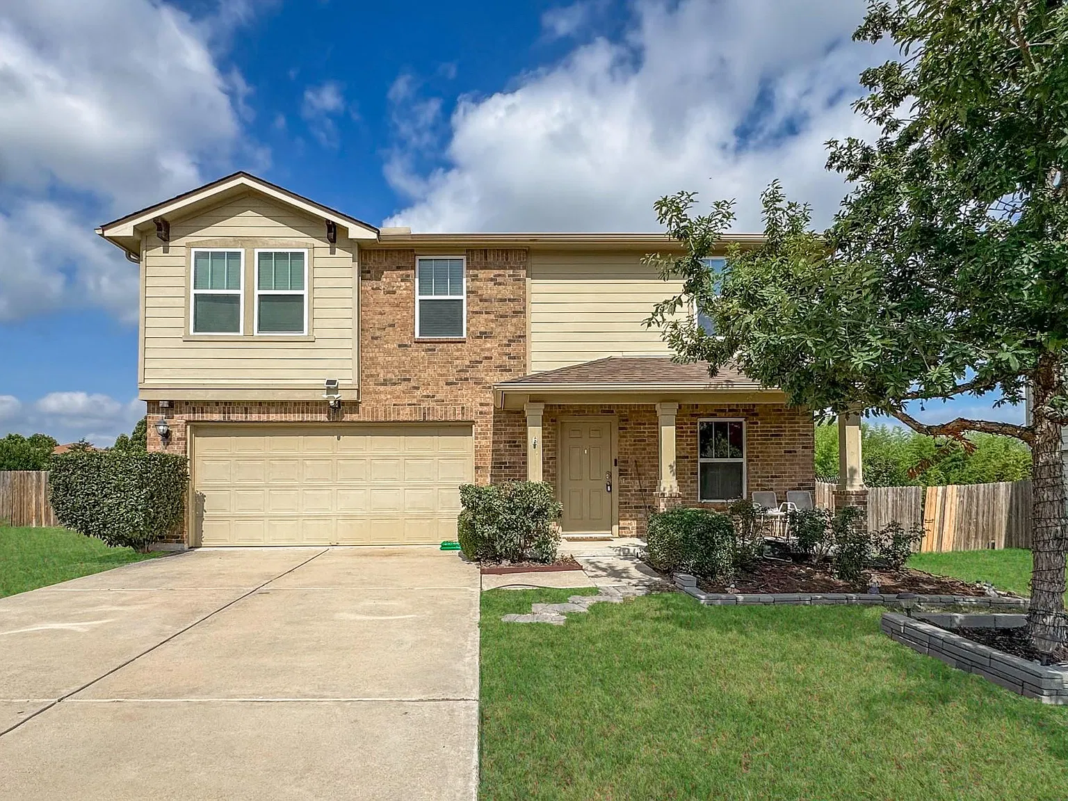 4 bed, 2.5 bath, 1906 sqft, $2,200 — Photo 3