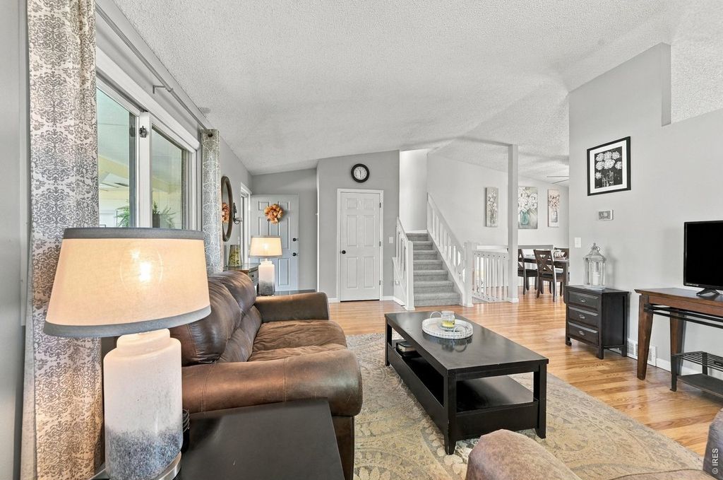 1800 Rolling View Dr