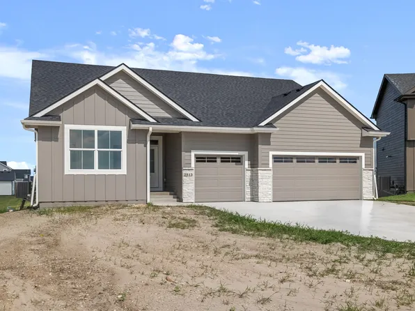 2513 NW Cedarwood Ct, Ankeny, IA 50023