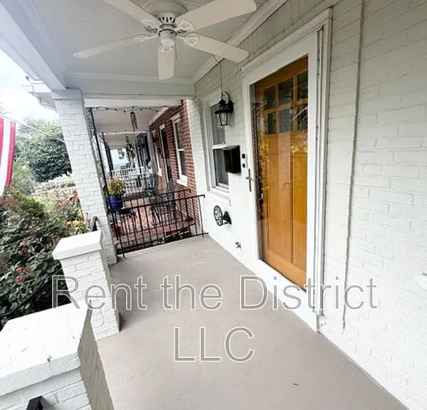 1910 D St NE — Photo 21