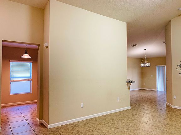 2nd image of 1279 Corbett Ln