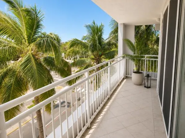 7832 Collins Ave APT 404, Miami Beach, FL 33141