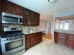 2060 33rd St FLOOR 3, Astoria, NY 11105