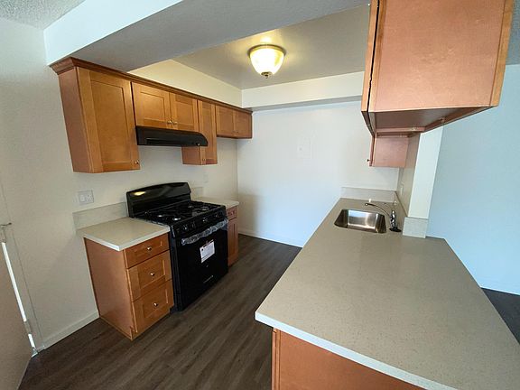 2nd image of 916 S Atlantic Blvd