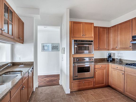 4th image of 10 West St APT 30E
