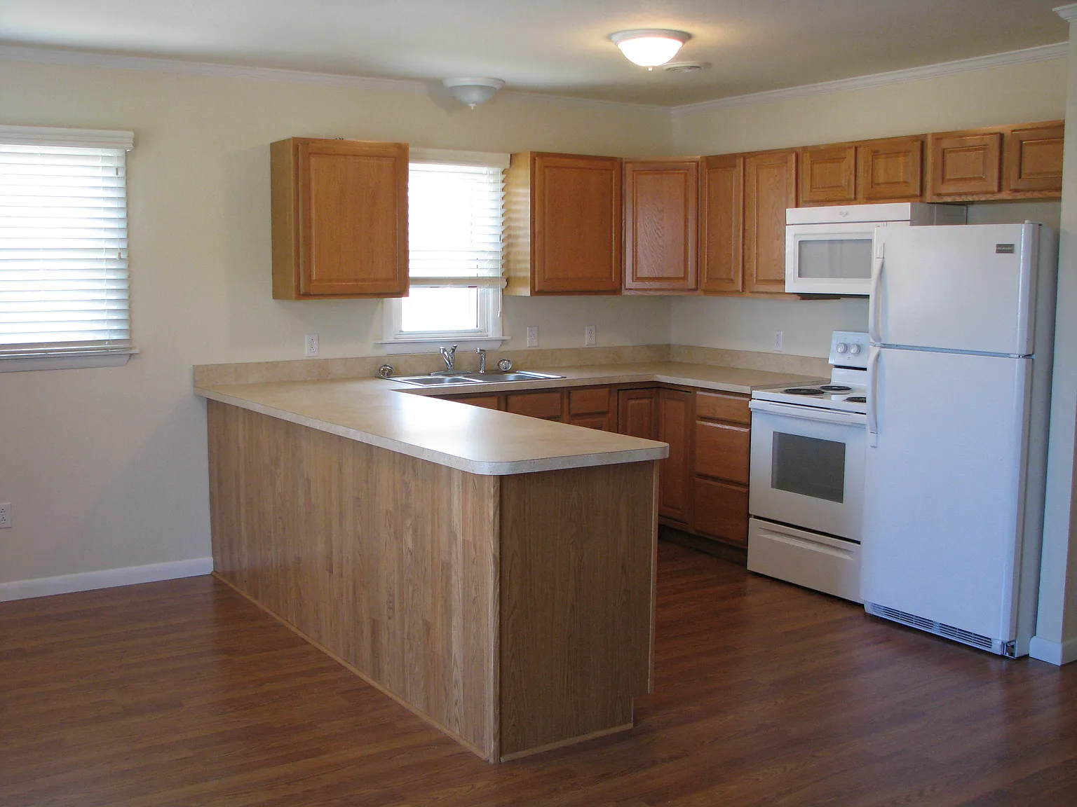 3 bed, 1008 sqft, $2,295 — Photo 2