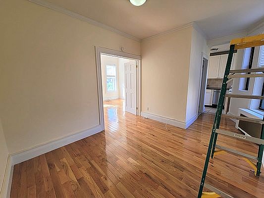 4th image of 27 Morton St #X