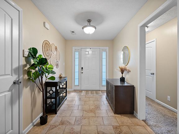 4th image of 1028 Hendricks Ct