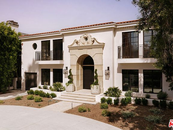 2nd image of 906 N Beverly Dr