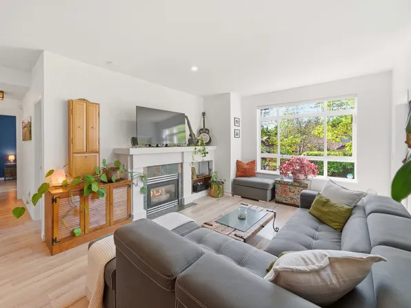 15 Forest Park Way #23, Pt Moody, BC V3H 5G7