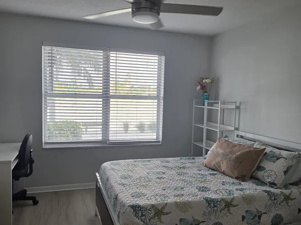 5220 Brittany Dr S APT 108, Saint Petersburg, FL 33715