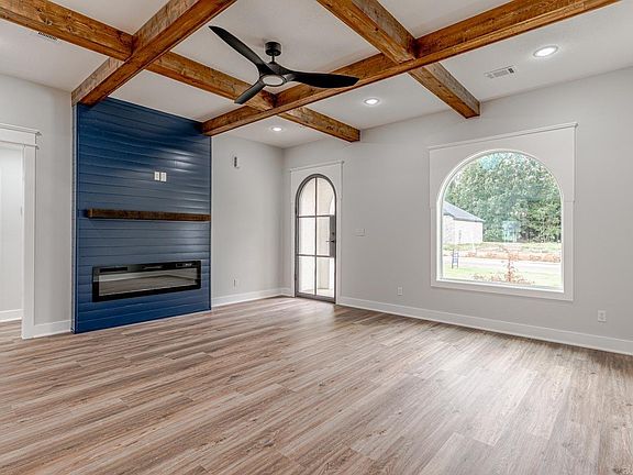 5th image of 609 Carson St