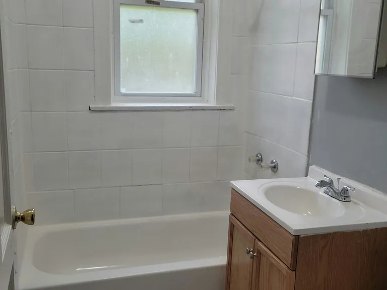 921 W 54th Pl #1F — Photo 9