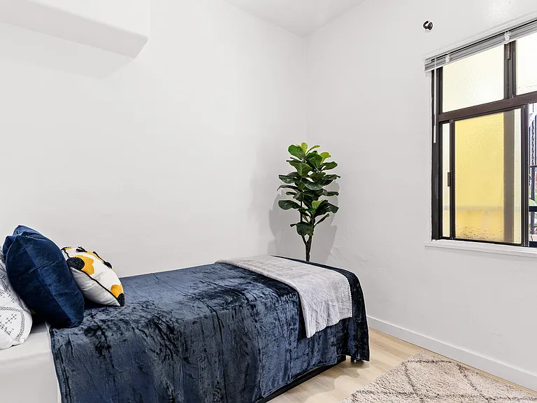 832 Hilgard Ave — Photo 51
