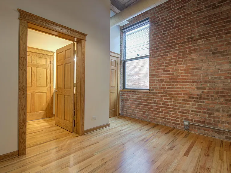 216 N May St #402 — Photo 7