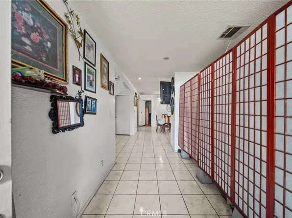 1875 W Slauson Ave, Los Angeles, CA 90047