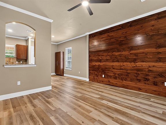 4th image of 403 S 4th St